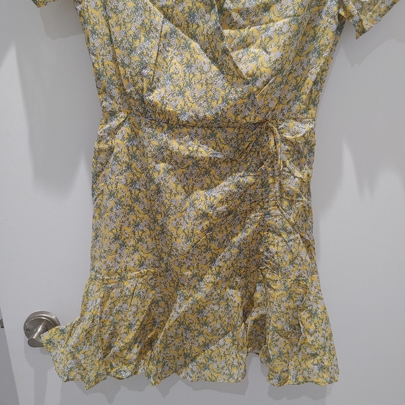 NWT BB Dakota by Steve Madden Big Flirt Energy Floral Faux Wrap Mini Dress, Sz S - Picture 3 of 12